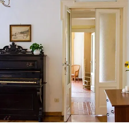 Wisteria House Apartman